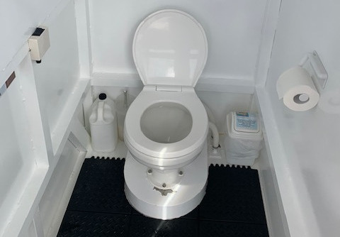 funboat-toilet-facility